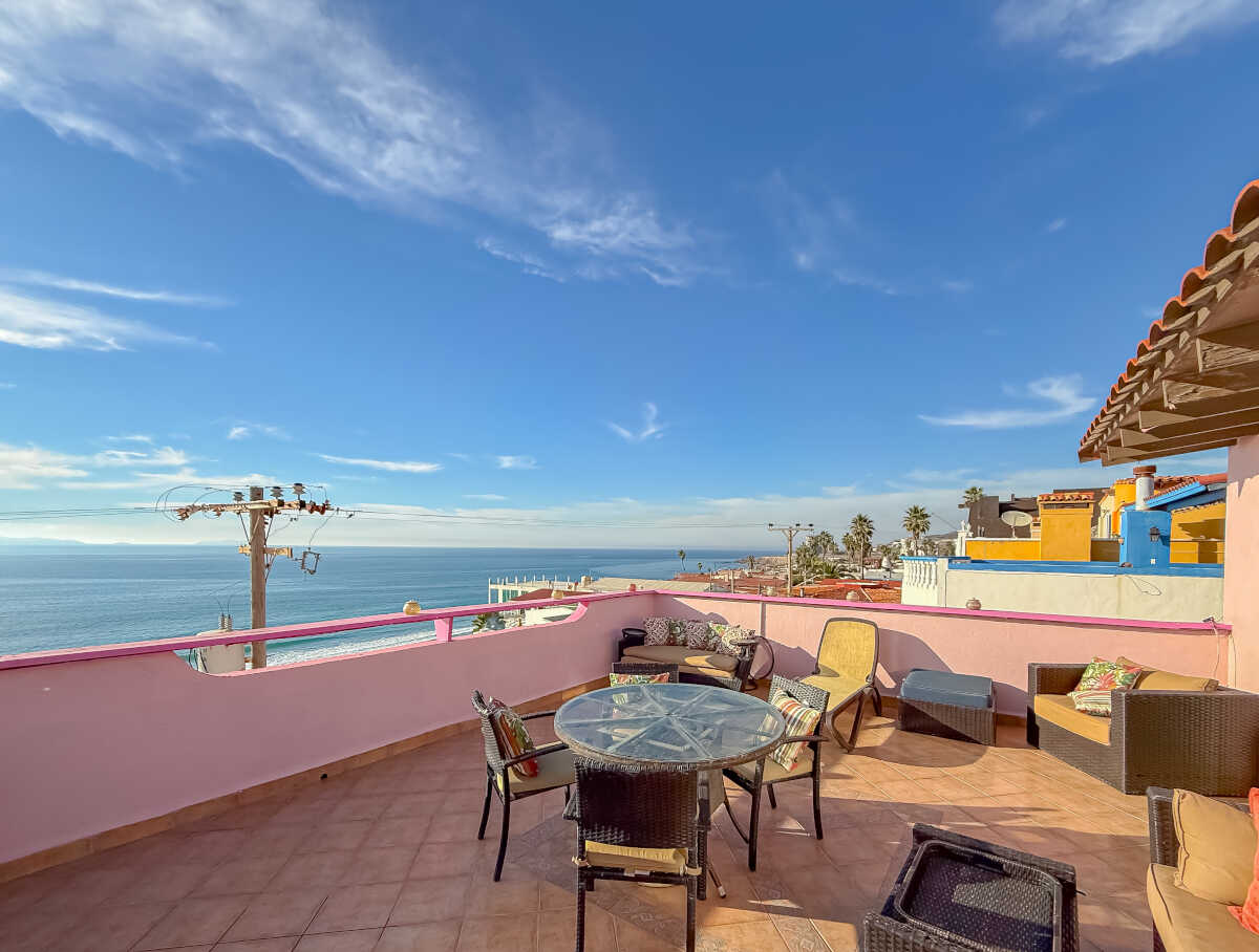 Seascape 4-bedroom beach house, private terrace